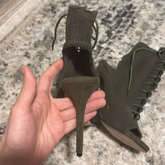 Stylish Green Lace-Up Women's Heels - Picture 3 of 3